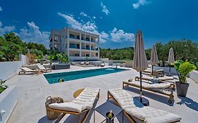 Luxury Villa Del Sogno With Pool, Jacuzzi, Parking